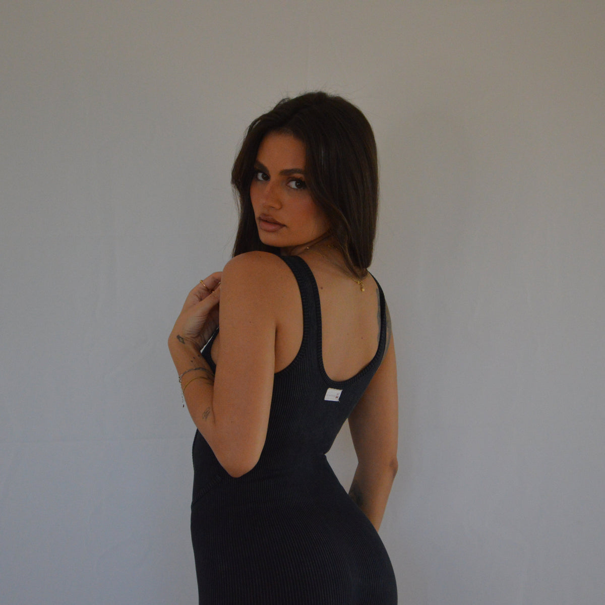 SLEEVELESS SUIT