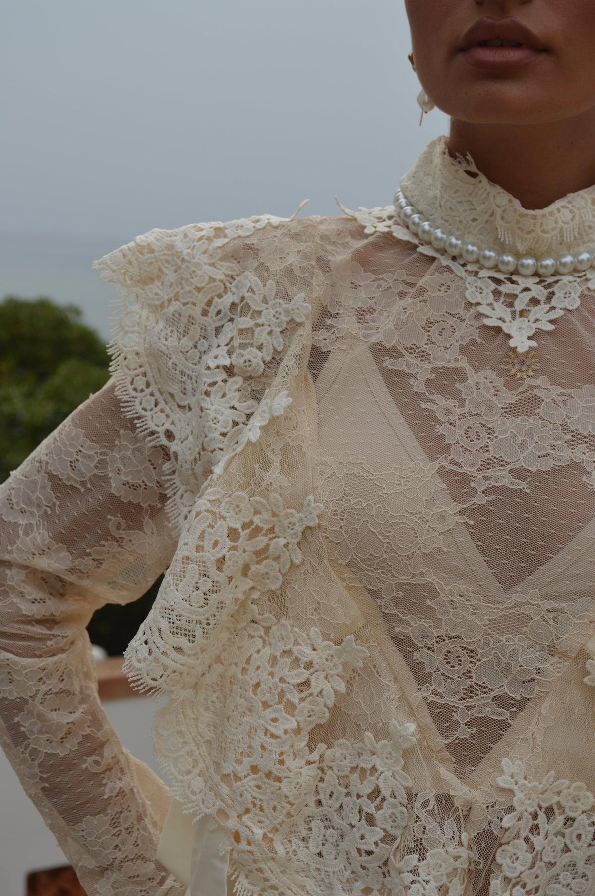 LACE BLOUSE